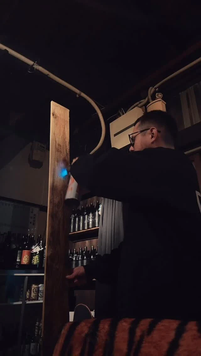 虎視眈々の家具や棚を含めた全てが店主のDIYです